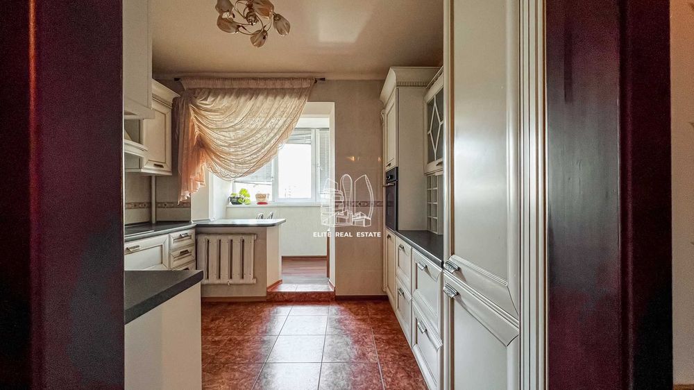 Продажа 3к.кв. 81м2, 4й этаж, Анны Ахматовой 15, метро Позняки