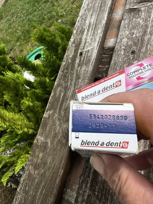 Kleje do protez blend-a-dent