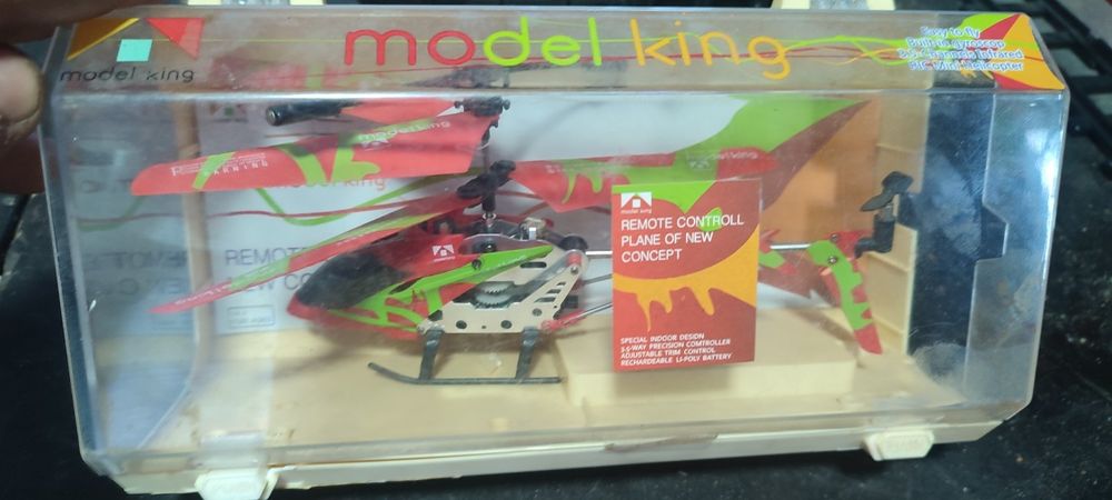 Залізна дорога - вертоліт на дистанційному керуванні.