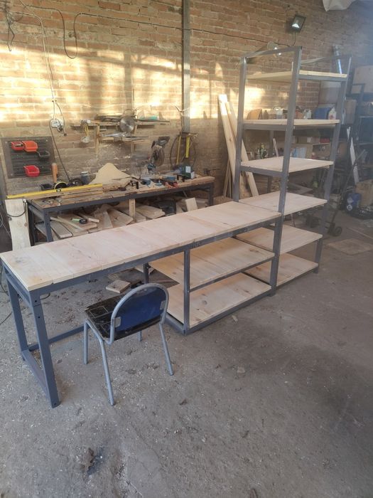 Stół warsztatowy . Regał