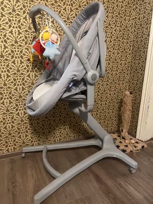 Кроватка и стульчик для кормления chicco 5 в 1