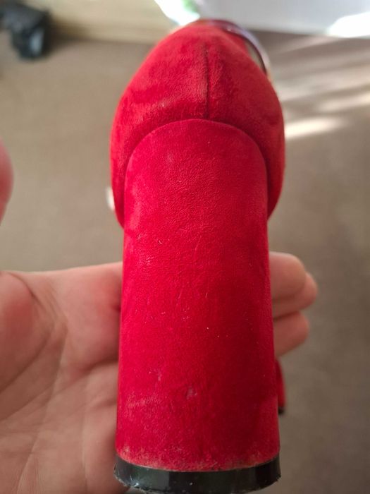 Босоніжки червоні