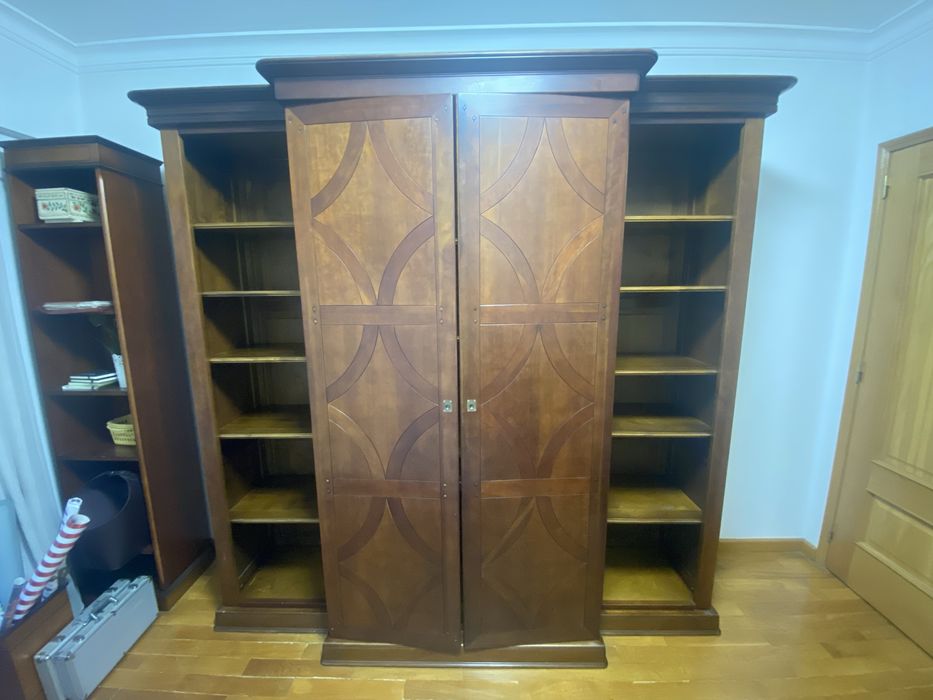 Biblioteca em Madeira maciça com Secretária e Arrumação
