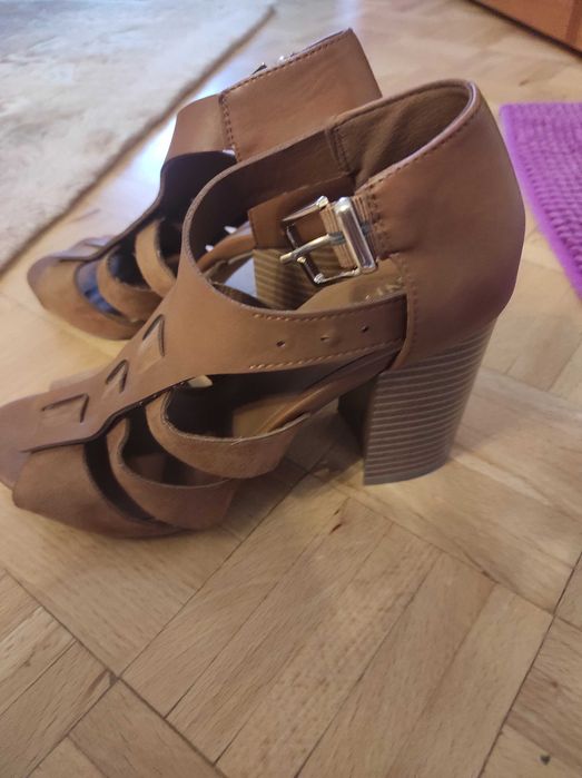 Sandały na obcasie ON Y Go