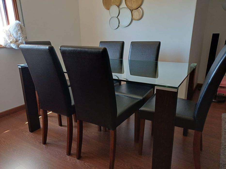 Vendo mesa tampo vidro mais cadeiras
