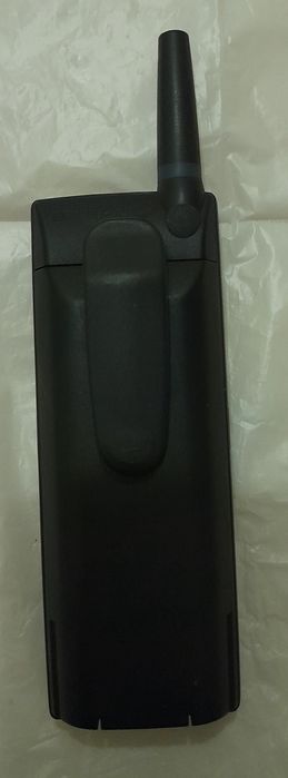 Telefone fixo e telemóvel antigos