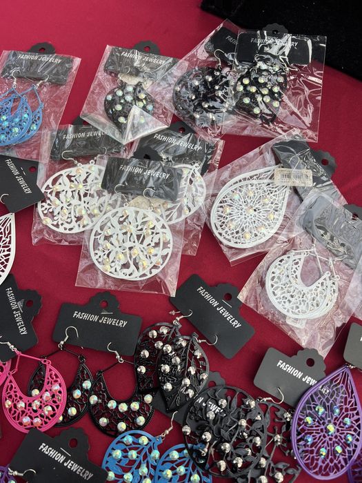 lote 32 pares de brincos novos