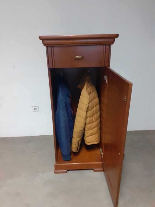 Camiseiro em madeira de cerejeira