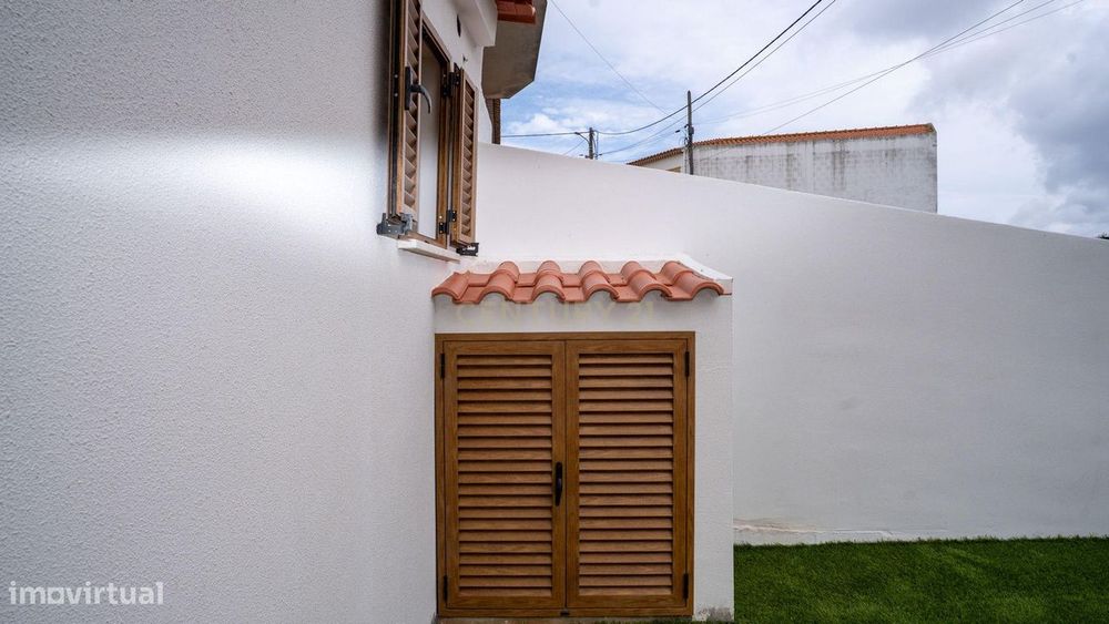 Moradia totalmente remodelada em Santa Cruz- Póvoa de Penafirme – A 5