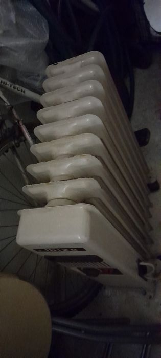 Aquecedor/ radiador a óleo.