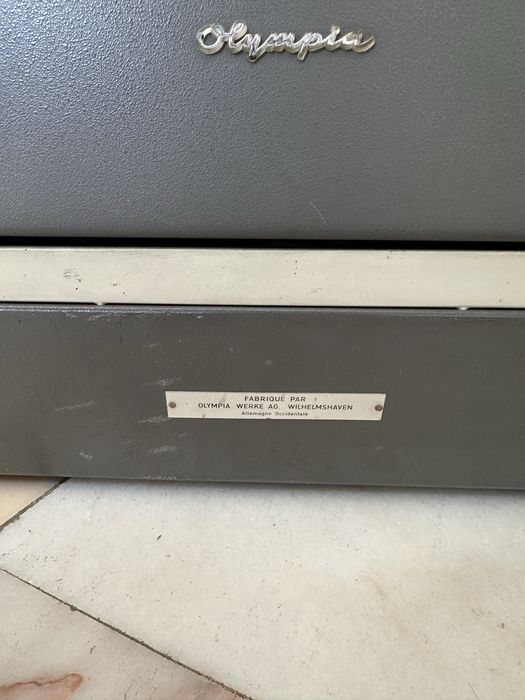 Maquina escrever olympia monica anos 60/70