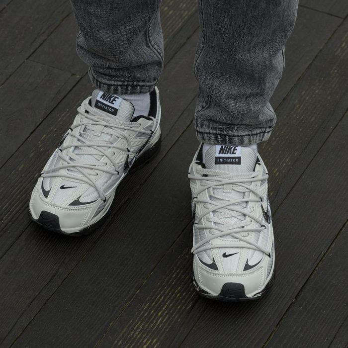 Чоловічі кросівки Nike Initiator стильні біло-чорні