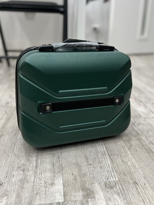 Kuferek na kosmetyki walizka