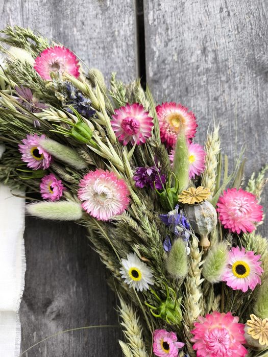 Натуральний віночок з сушених трав та квітів на двері/стіну