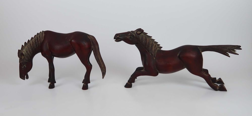 Esculturas - Cavalos em madeira esculpida - 17 cm, CADA