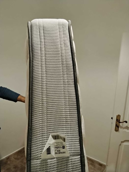 Vendo Cama de Casal com colchão