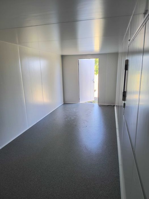 - PRZYCZEPA gastronomiczna - 7m x 2,5 m - 2 osie - dostępna NA PLACU -