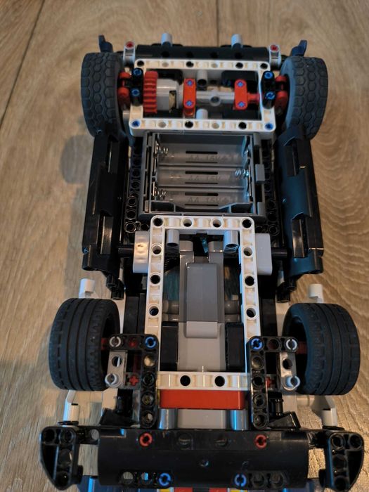 LEGO Technic 42109 sterowane przez aplikację.