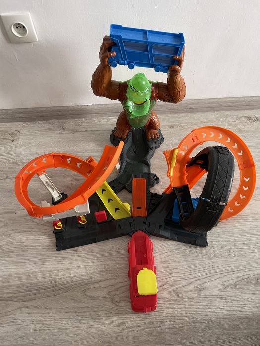 Ігровий набір Hot Wheels Напад токсичної горили