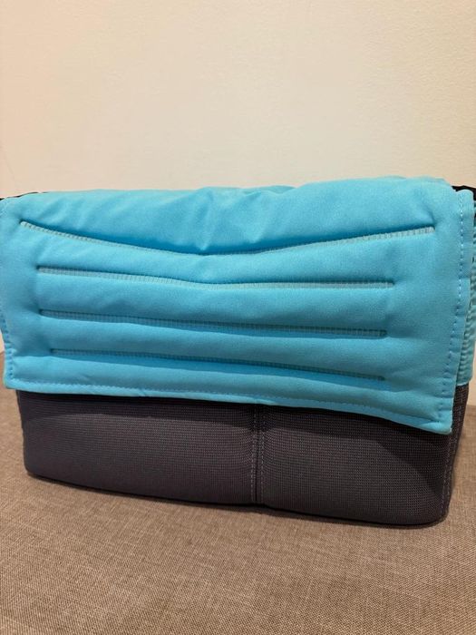 Mala de bebê azul e preta da chicco nova