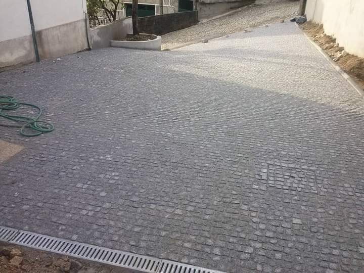 Faço serviço de calceteiro
