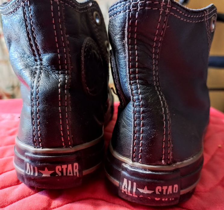 Дитячі шкіряні кеди.