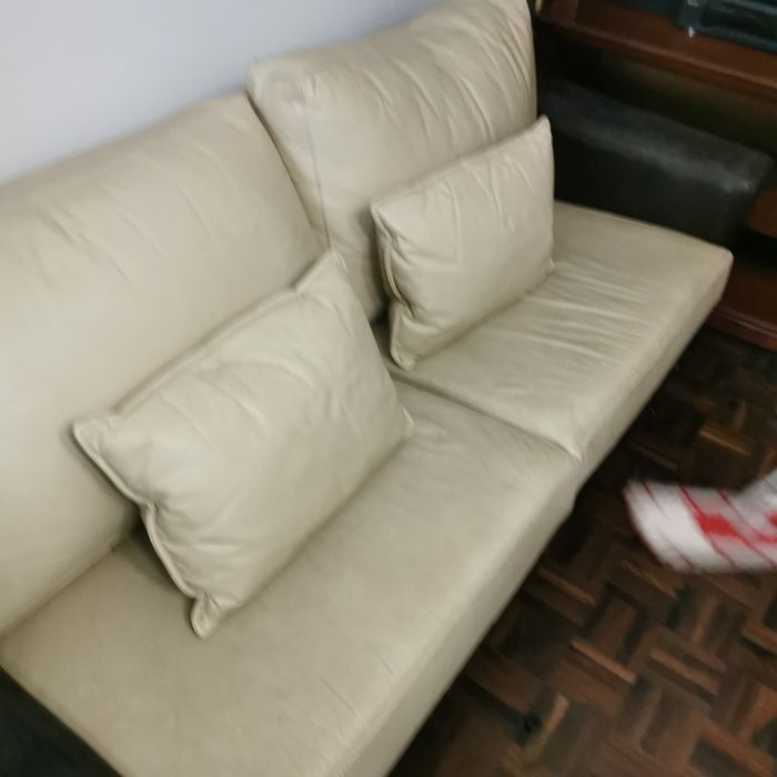 Conjunto de 2 sofas de 2 e 3 lugares em pele sintetica