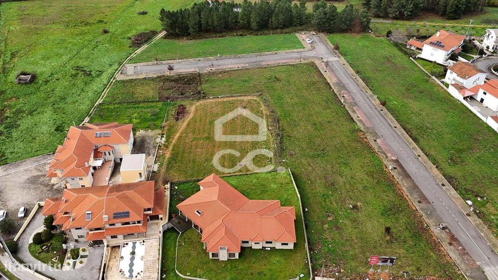 Lote de terreno destinado à construção de moradia, situado em uma loca