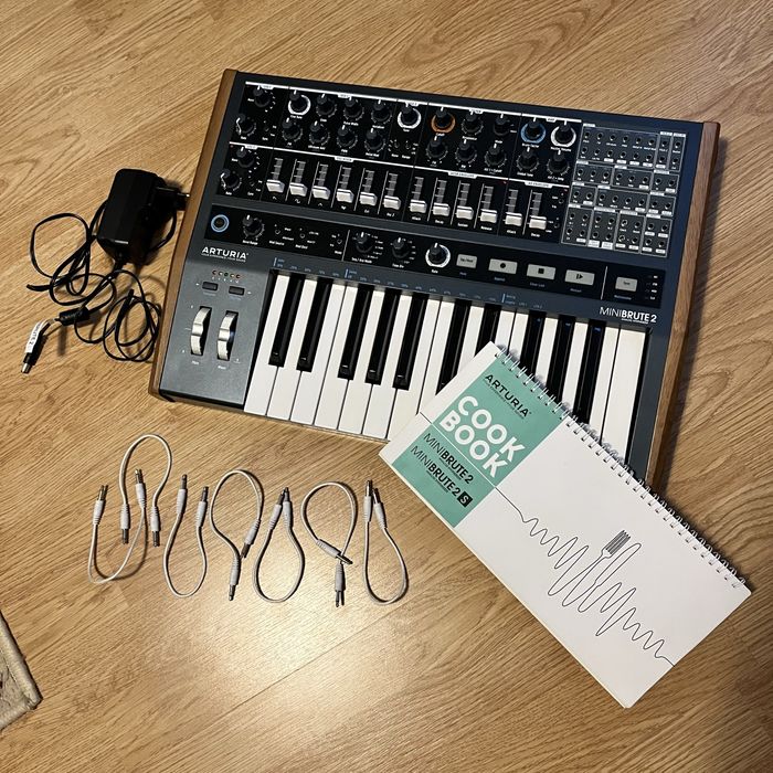 Arturia minibrute 2 аналоговий синтезатор