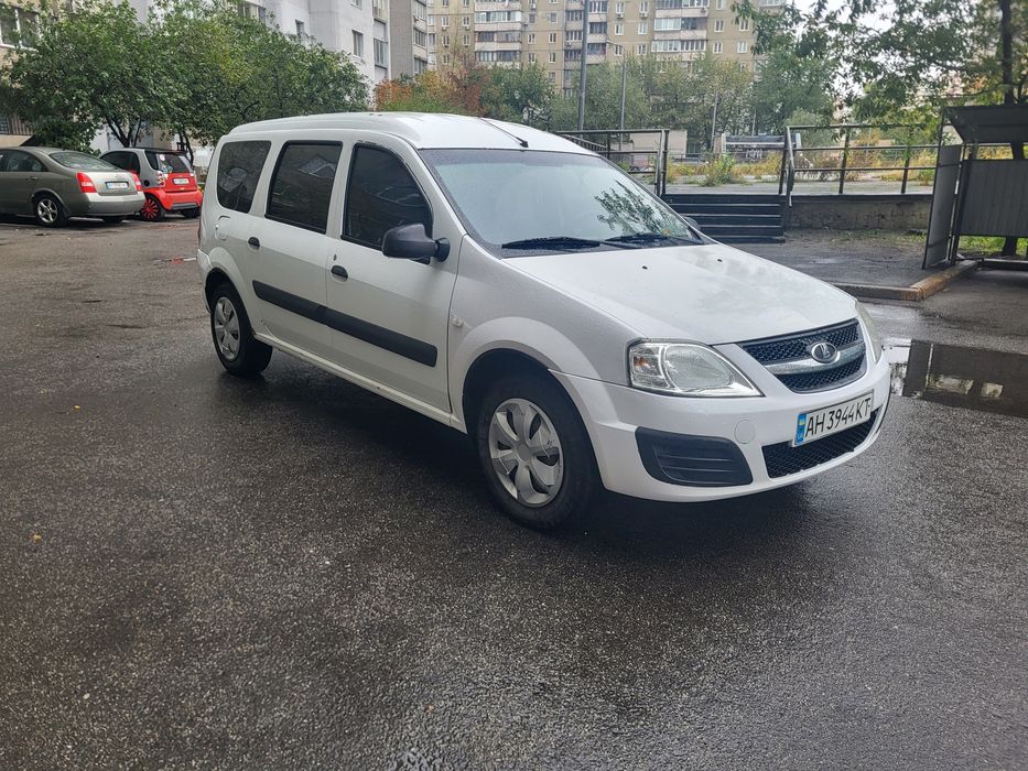 Lada Largus 2014 газ-бензин 1.6