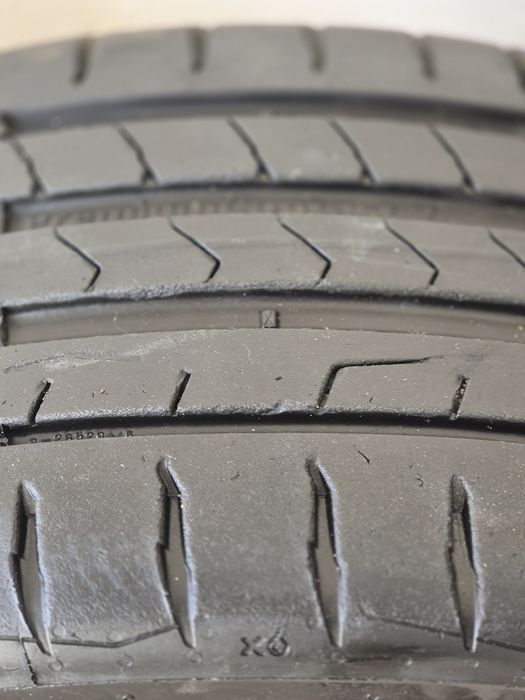 Jantes mercedes originais e pneus como novos. Têm poucos kms de uso. Comprei jantes 18.