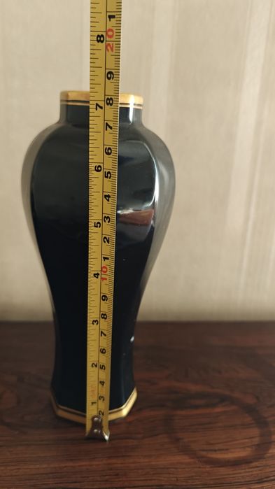 Vaso Decorativo NG Fine Porcelain – Preto com Flores Douradas