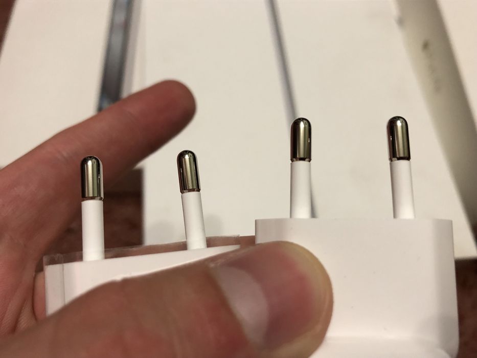Оригинальные зарядные устройства, блочки, адаптеры из коробки iPad