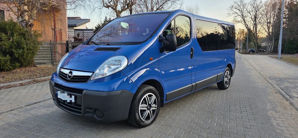 Opel Vivaro Long 9 osób 1 właściciel klimatyzacja tył Super Stan!!!