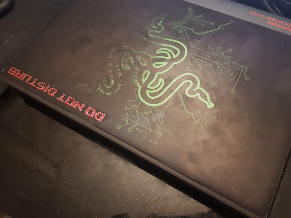 Наклейки як вініл на ноутбук планшет,  ПК і PS. XBOX корпус