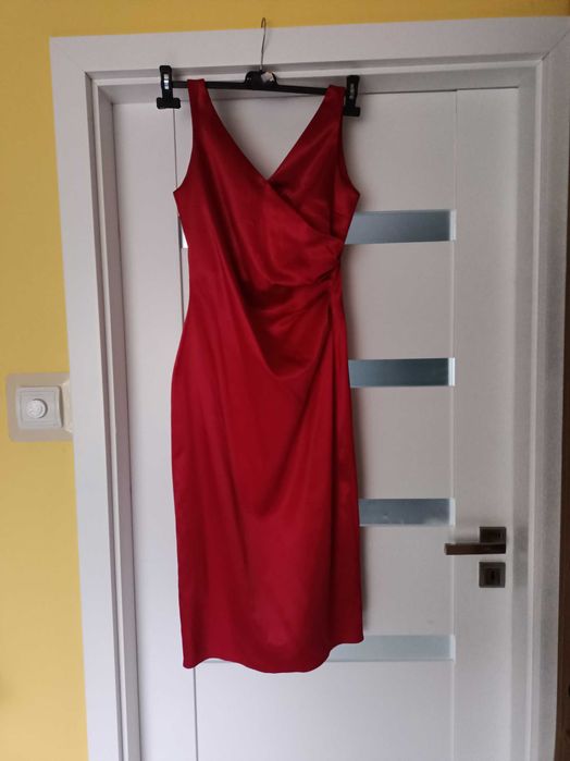 Piękna czerwona sukienka
