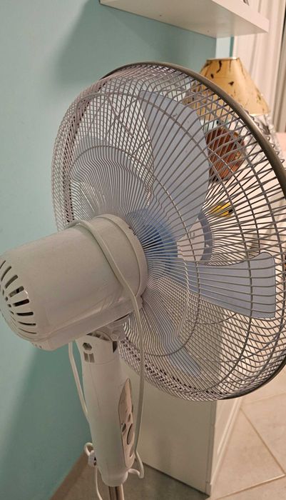 Ventilador de verão automático UFESA, diâmetro 42 cm, cum telecomando