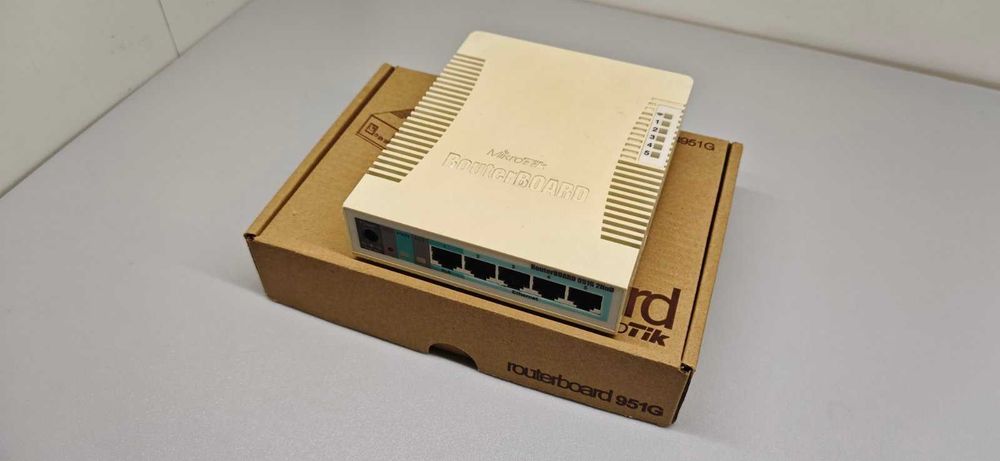 Мощный gigabit  Wi-fi Mikrotik RB951G-2HnD 300Мб USB роутер