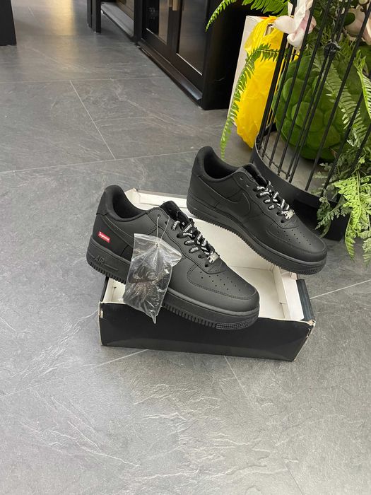 Nike Air Force 1 Low Supreme czarny R.44
