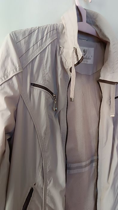 Куртка женская ветровка