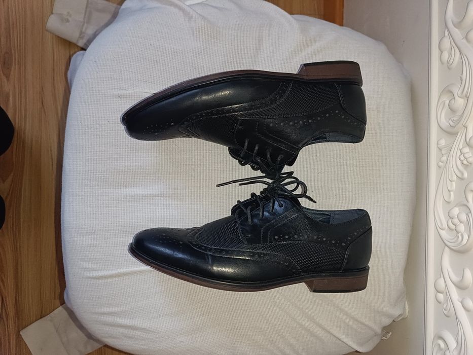 Czarne eleganckie pantofle męskie r. 39 Taylor & Wright
