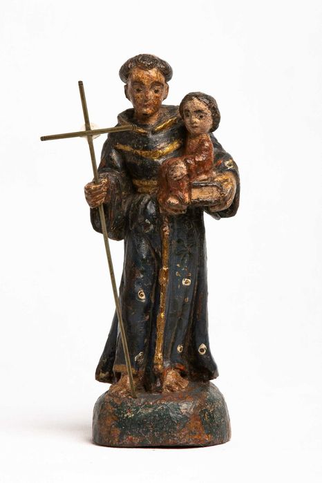 Acervos de mobiliário, arte sacra, entre outros