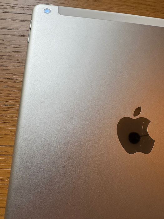Продам Apple iPad 5-го покоління (9.7") | 32GB | Wi-Fi + Cellular | Silver