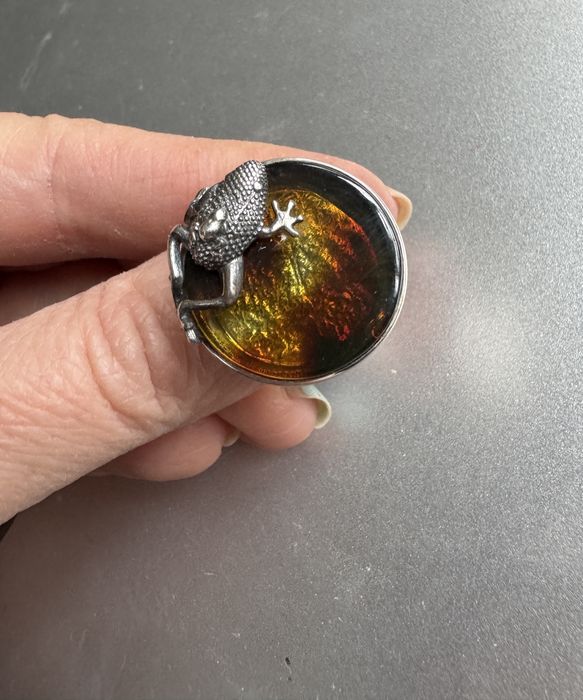 Nowy pierścionek monetka bursztyn bałtycki Sylwester Szyłów SS srebro