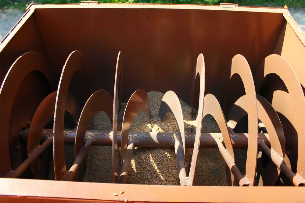 Кормозмішувач кормів, ленточний, горизонтальний міксер 500л