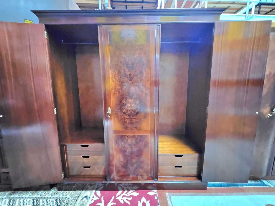 Excelente roupeiro de três postas - óptimo estado geral