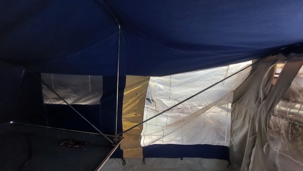 Atrelado tenda..