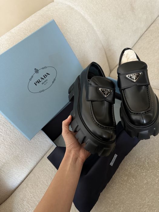 Лофери Prada нові, ~ 37/38 розмір