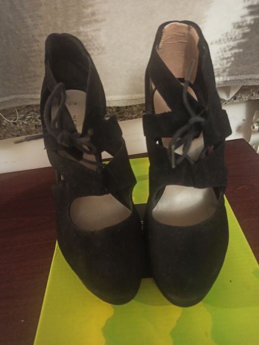 Sprzedam Szpilki czarne