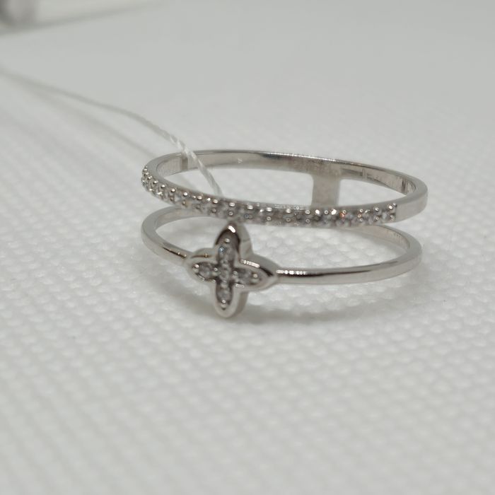 Каблучка з білого золота. Нова. Sovissimo.